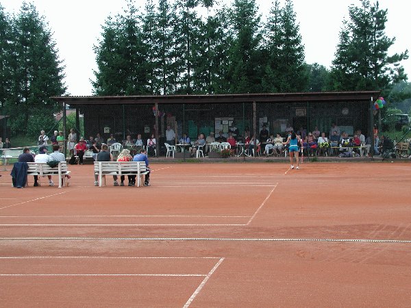 Gro&szlig;es Publikumsinteresse bei der Tennispr&auml;sentation